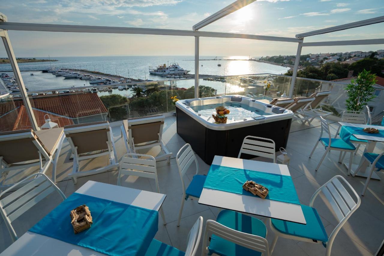 Bed&Breakfast Novalis Novalja Bagian luar foto