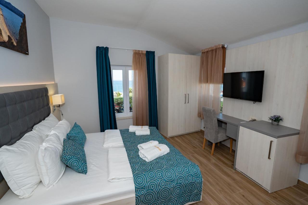 Bed&Breakfast Novalis Novalja Bagian luar foto