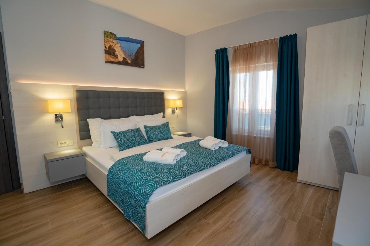 Bed&Breakfast Novalis Novalja Bagian luar foto