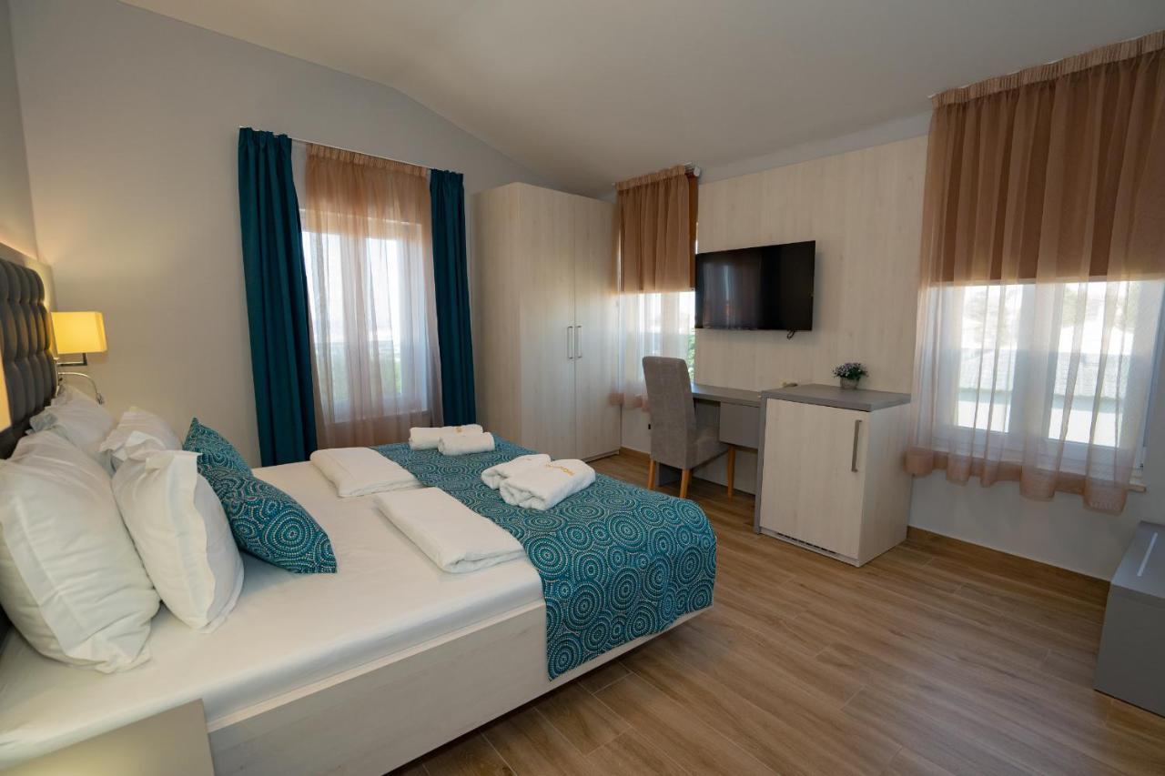 Bed&Breakfast Novalis Novalja Bagian luar foto