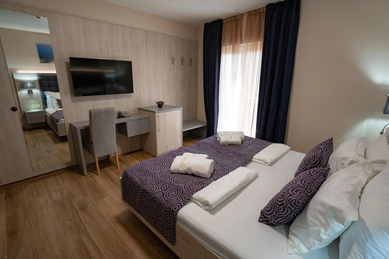 Bed&Breakfast Novalis Novalja Bagian luar foto