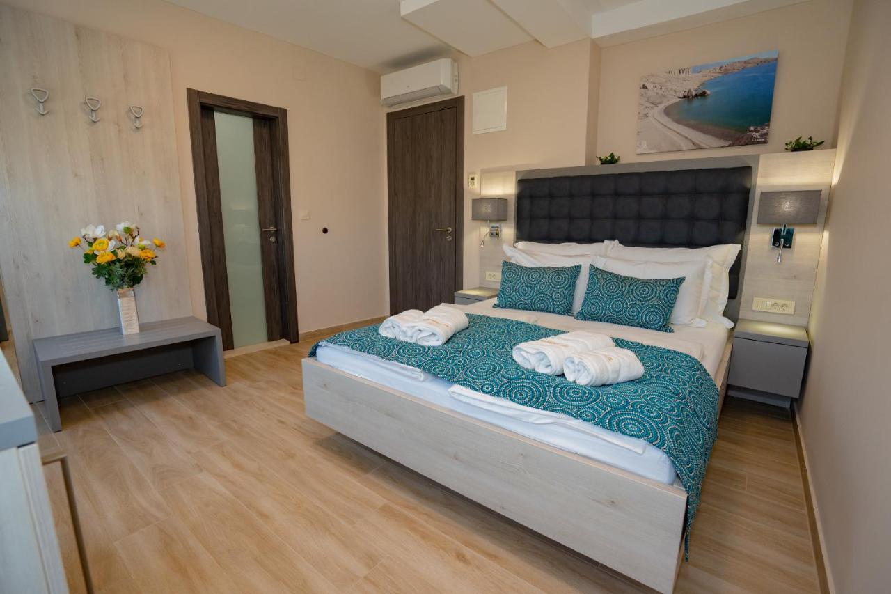 Bed&Breakfast Novalis Novalja Bagian luar foto