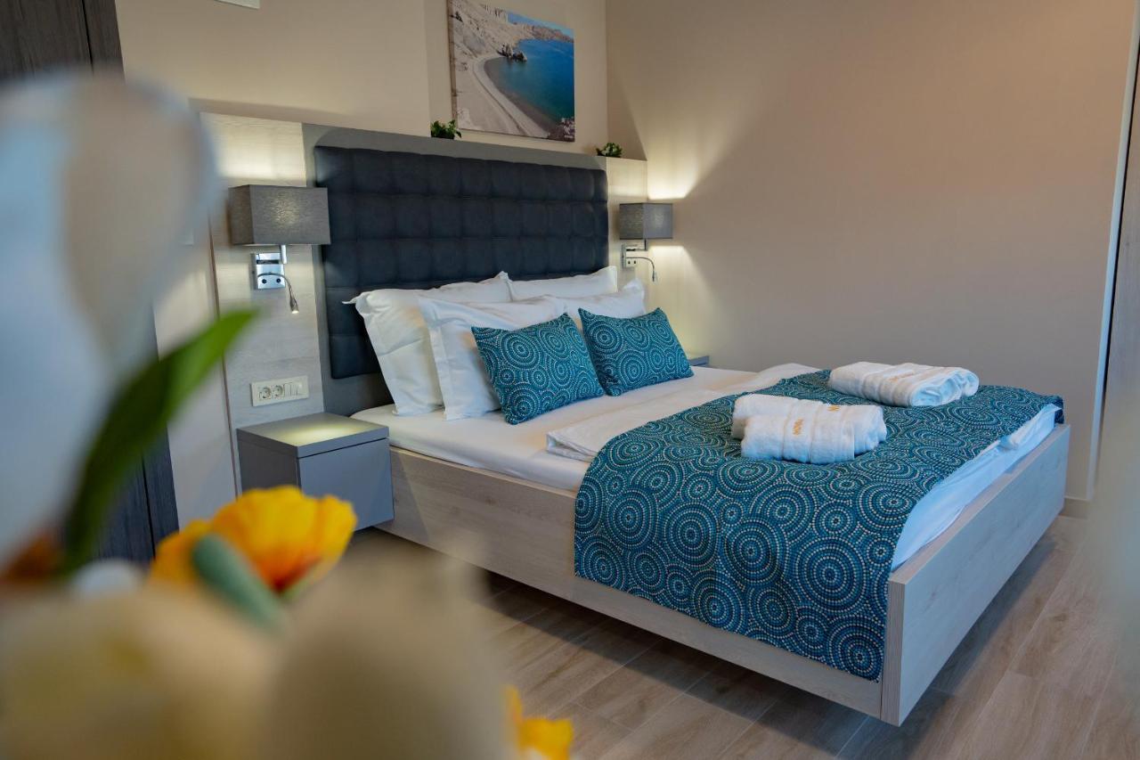 Bed&Breakfast Novalis Novalja Bagian luar foto