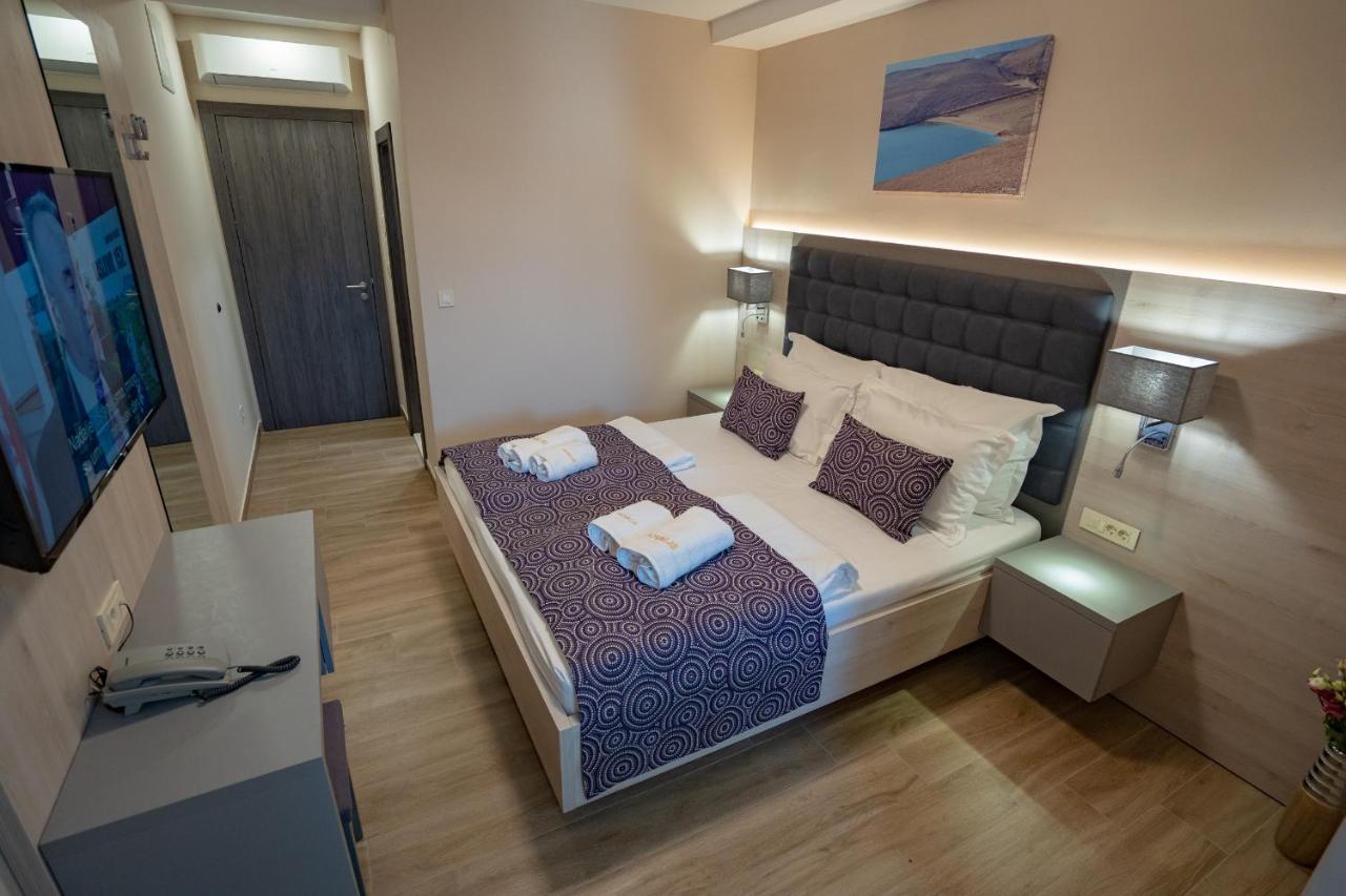 Bed&Breakfast Novalis Novalja Bagian luar foto