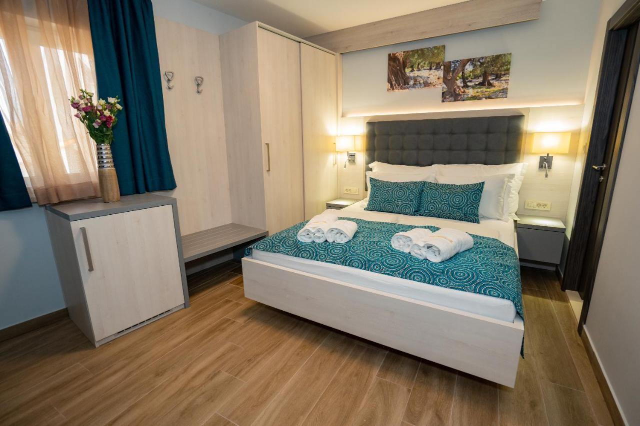 Bed&Breakfast Novalis Hotel Novalja Bagian luar foto