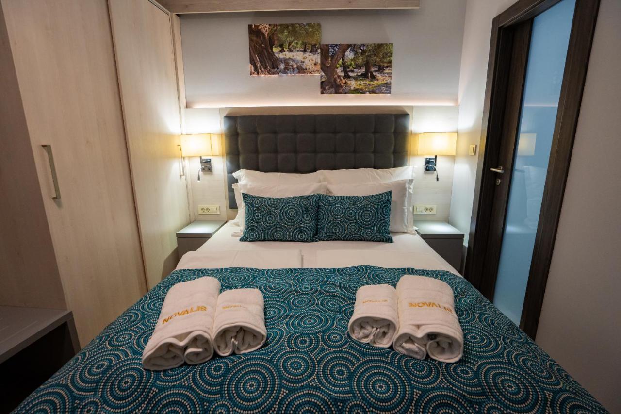 Bed&Breakfast Novalis Novalja Bagian luar foto