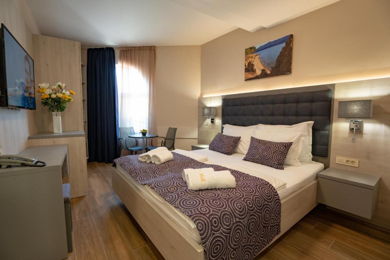 Bed&Breakfast Novalis Hotel Novalja Bagian luar foto