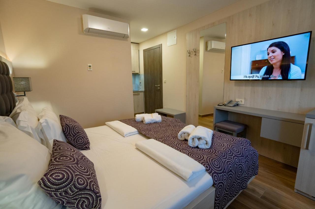 Bed&Breakfast Novalis Novalja Bagian luar foto
