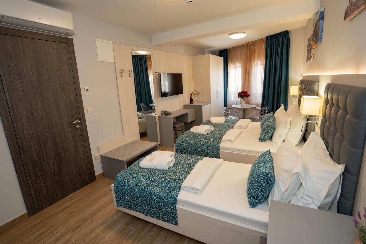 Bed&Breakfast Novalis Novalja Bagian luar foto