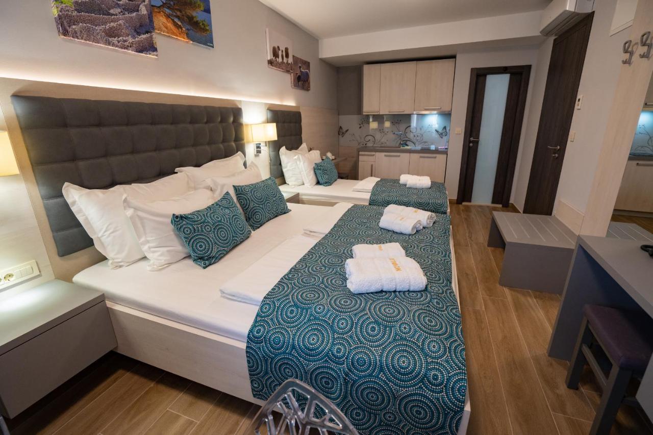 Bed&Breakfast Novalis Hotel Novalja Bagian luar foto