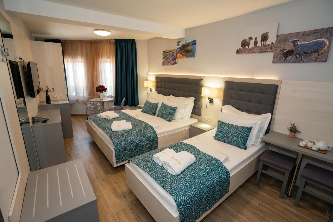 Bed&Breakfast Novalis Novalja Bagian luar foto