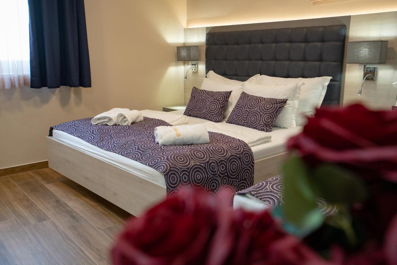 Bed&Breakfast Novalis Novalja Bagian luar foto
