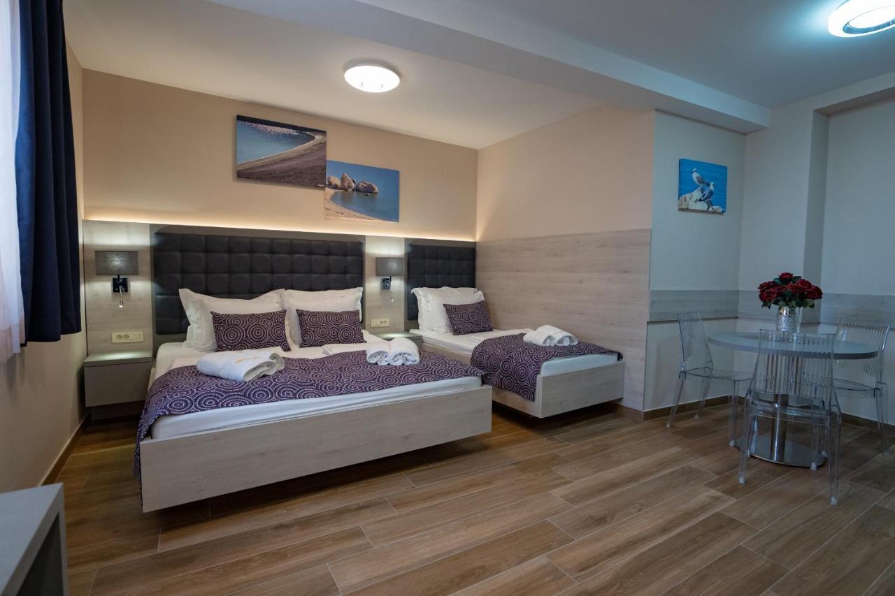 Bed&Breakfast Novalis Hotel Novalja Bagian luar foto