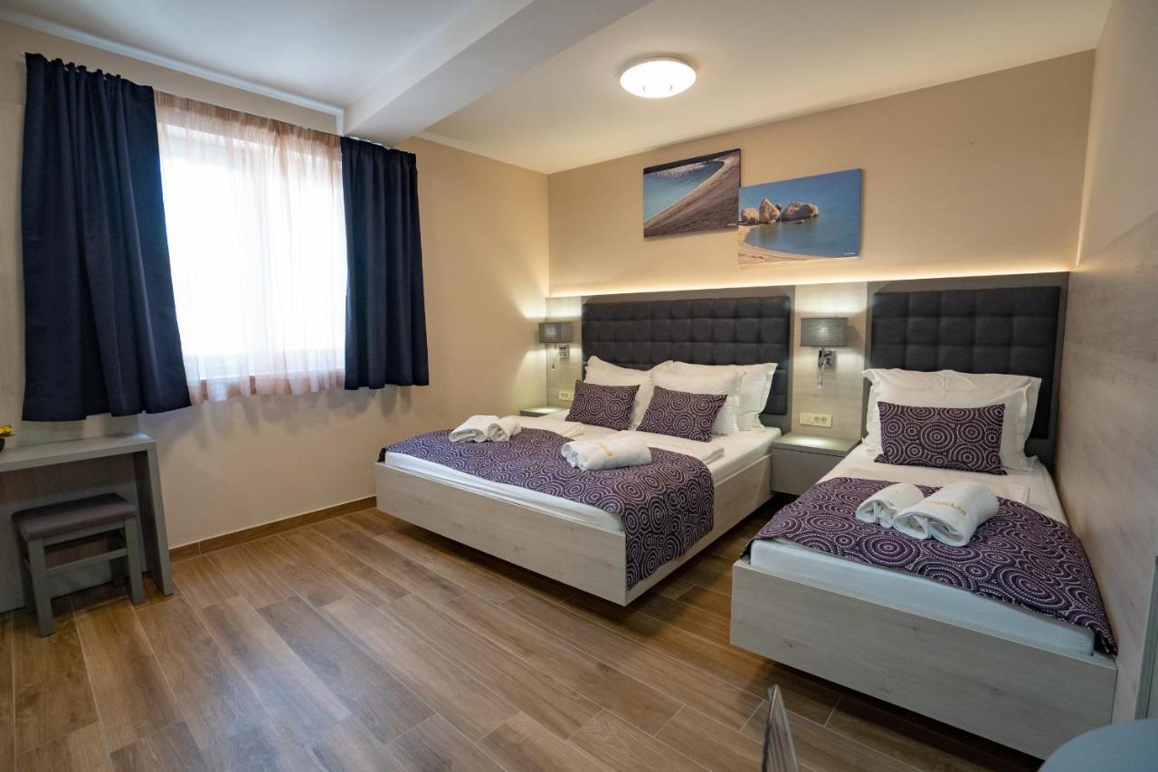 Bed&Breakfast Novalis Hotel Novalja Bagian luar foto