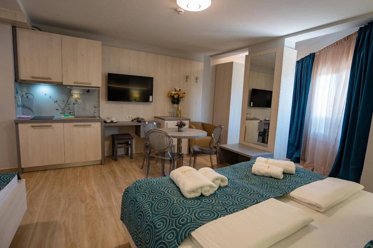 Bed&Breakfast Novalis Novalja Bagian luar foto