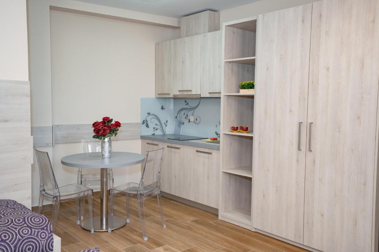 Bed&Breakfast Novalis Novalja Bagian luar foto