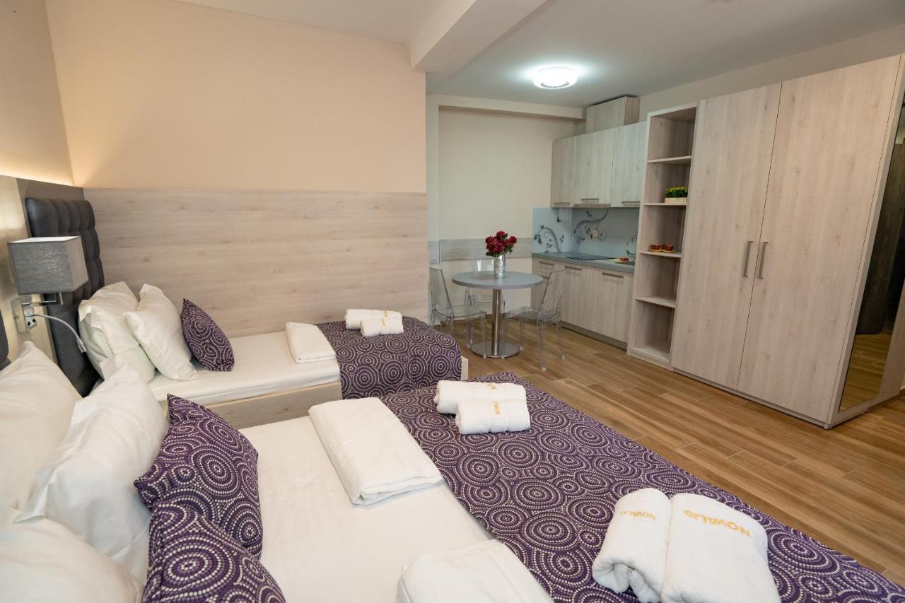 Bed&Breakfast Novalis Hotel Novalja Bagian luar foto