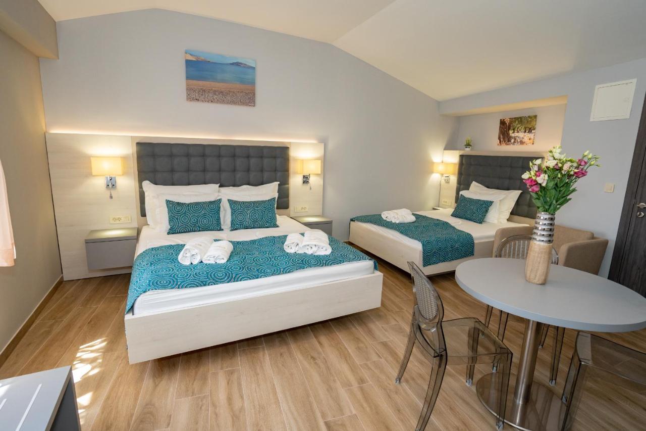 Bed&Breakfast Novalis Novalja Bagian luar foto