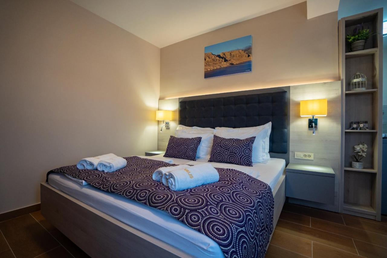 Bed&Breakfast Novalis Novalja Bagian luar foto