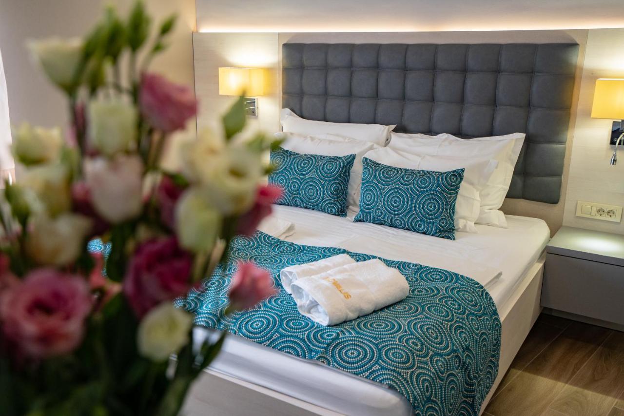Bed&Breakfast Novalis Novalja Bagian luar foto