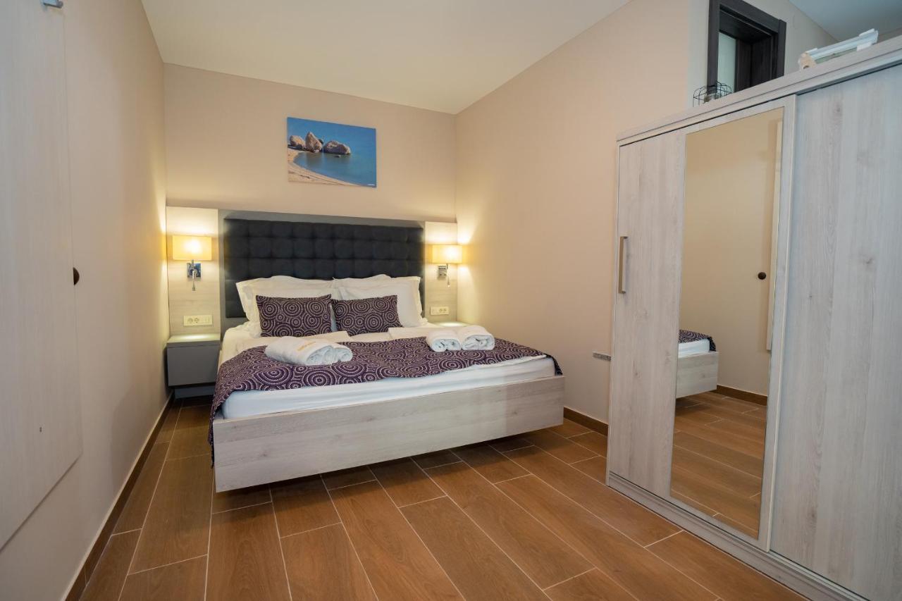 Bed&Breakfast Novalis Novalja Bagian luar foto