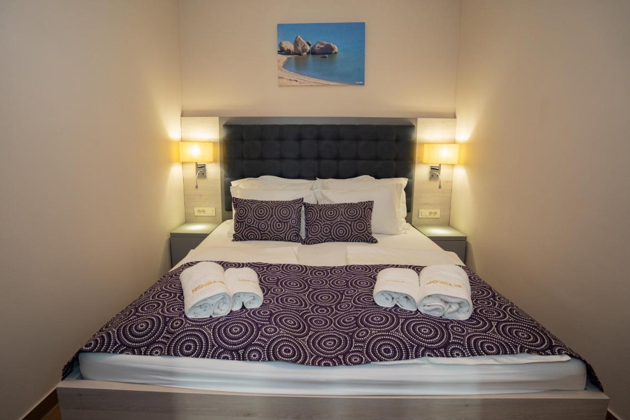 Bed&Breakfast Novalis Novalja Bagian luar foto